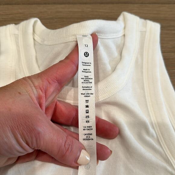 LULULEMON White Ribbed Hold Tight Cropped Soft Lightweight Tank Top Size 12 - Picture 8 of 11